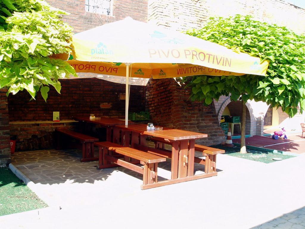 Penzion U Vlků Valtice Exterior foto