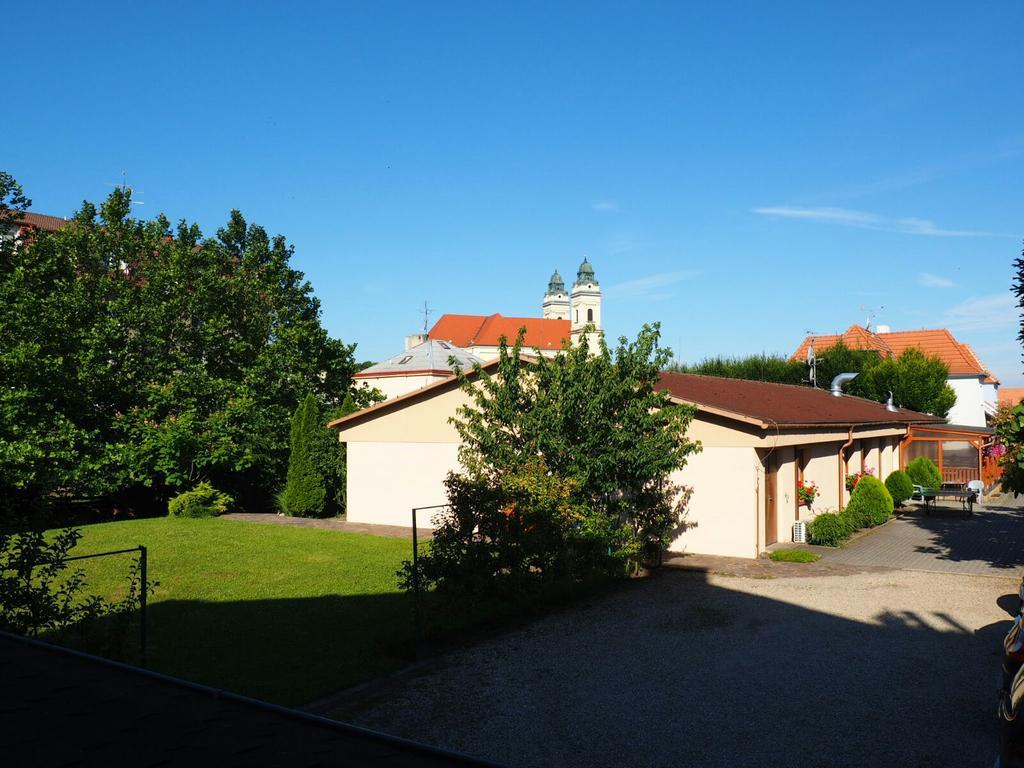 Penzion U Vlků Valtice Exterior foto