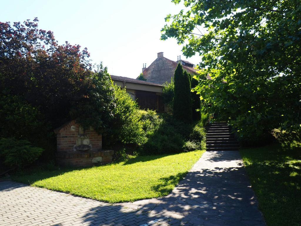 Penzion U Vlků Valtice Exterior foto
